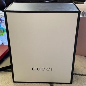 Gucci gift box/tissue/ribbon